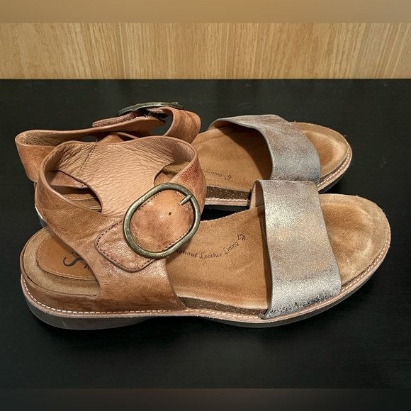 Sofft Women's Leather Bali Ankle Strap Sandals in the Color Luggage/Bronze - Picture 7 of 16